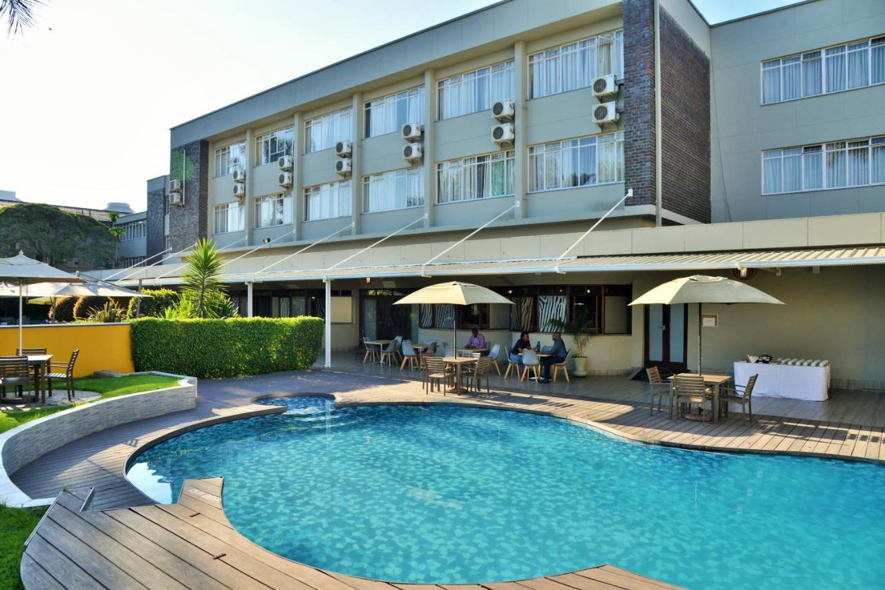 Cresta Oasis Hotel Harare Exterior foto