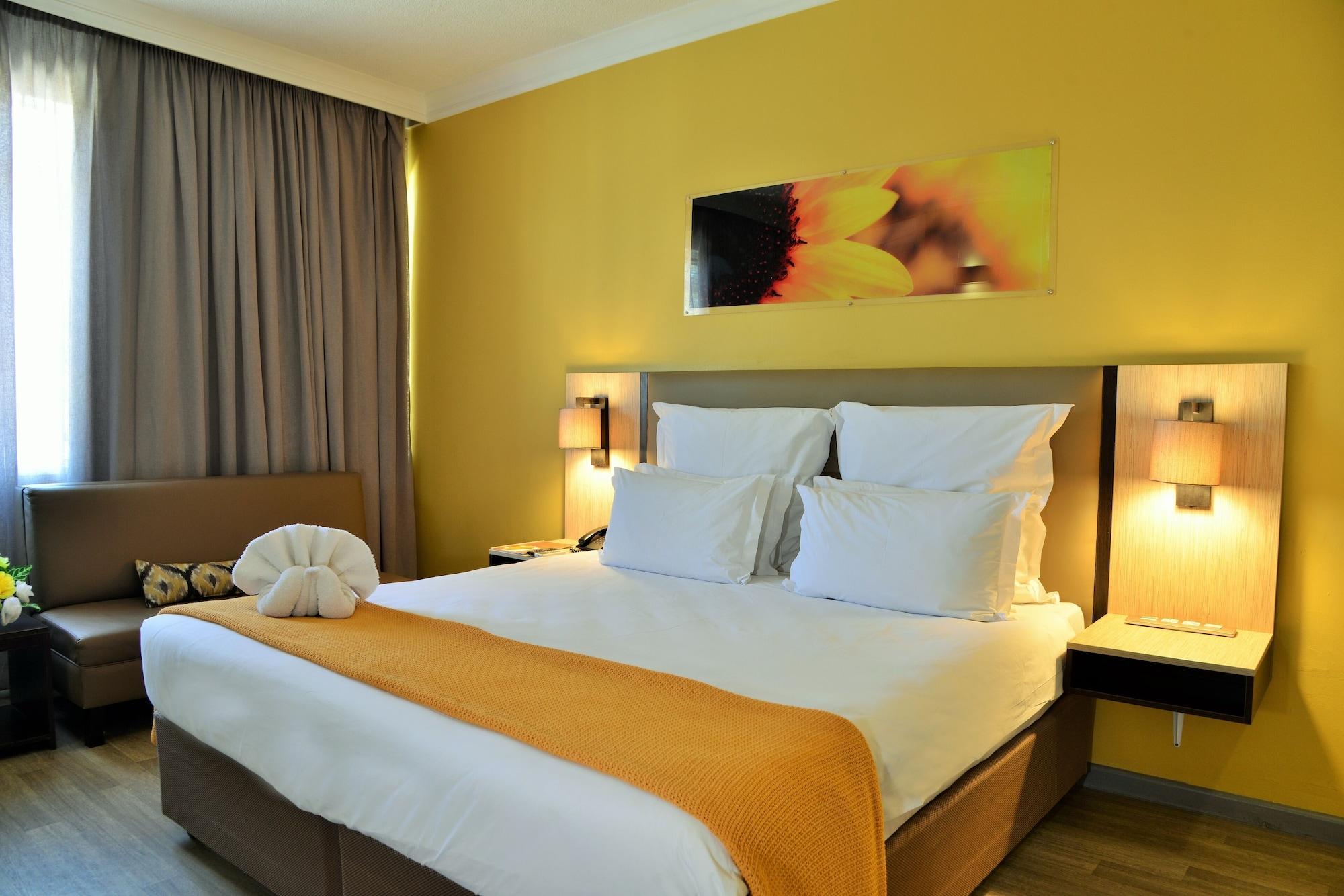 Cresta Oasis Hotel Harare Exterior foto