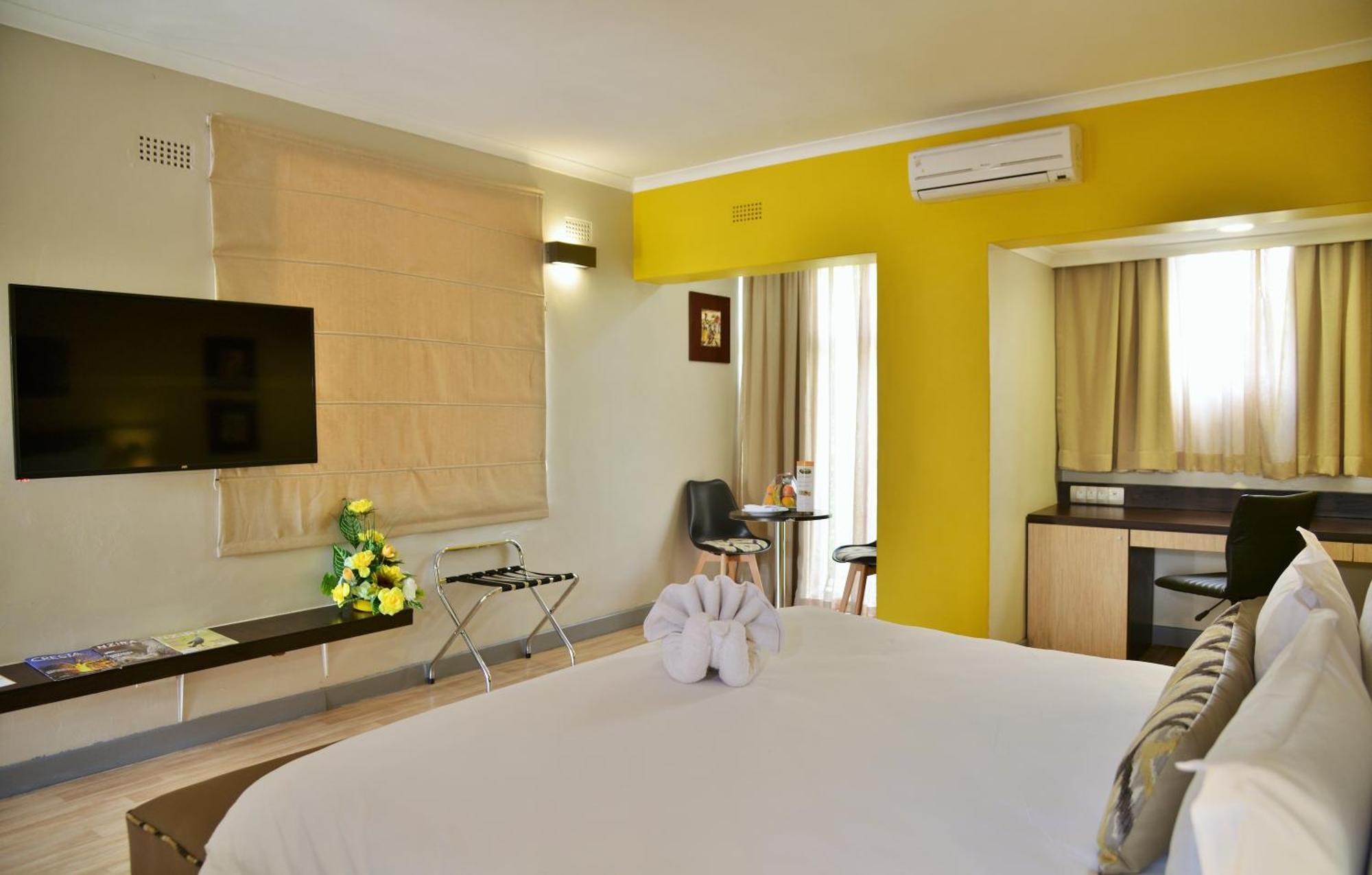 Cresta Oasis Hotel Harare Exterior foto