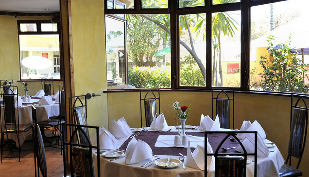 Cresta Oasis Hotel Harare Exterior foto