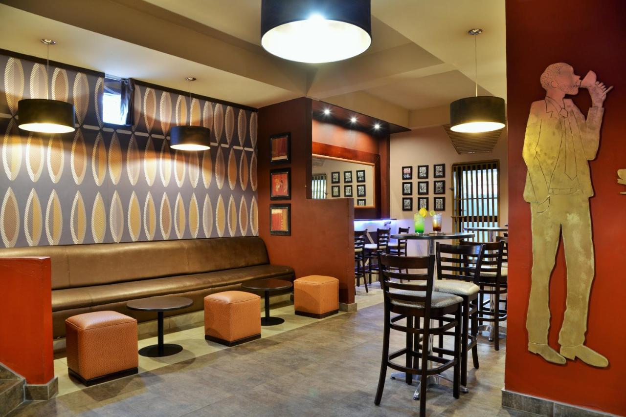 Cresta Oasis Hotel Harare Exterior foto