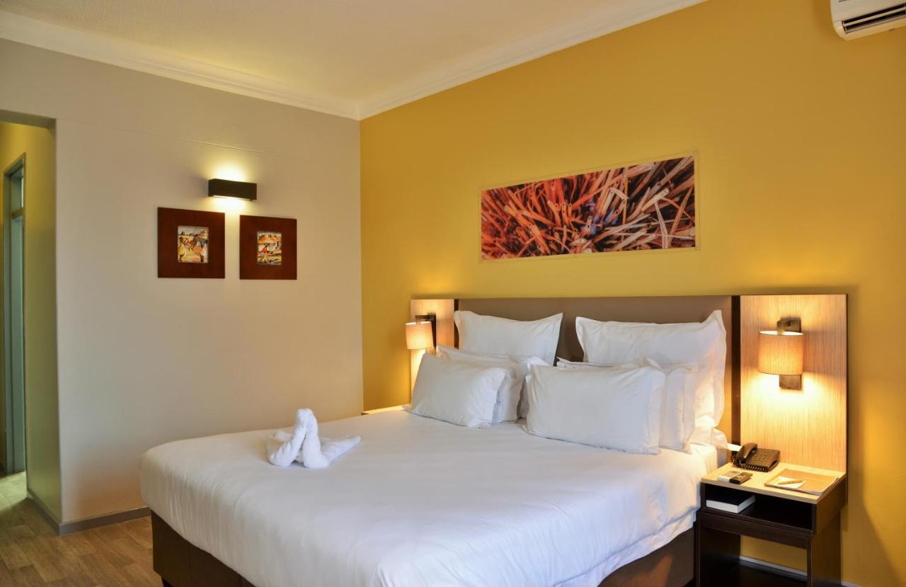 Cresta Oasis Hotel Harare Exterior foto