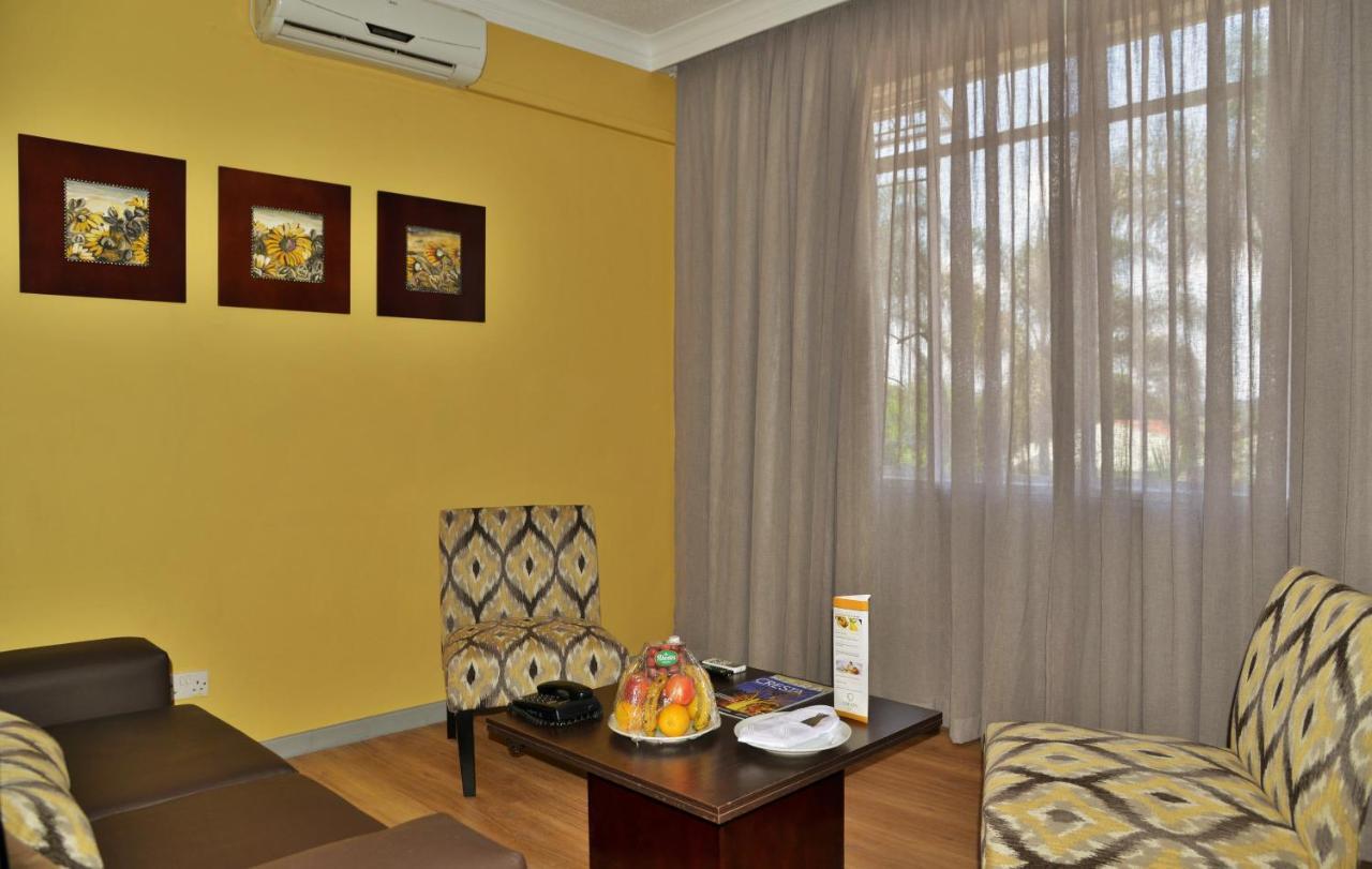 Cresta Oasis Hotel Harare Exterior foto