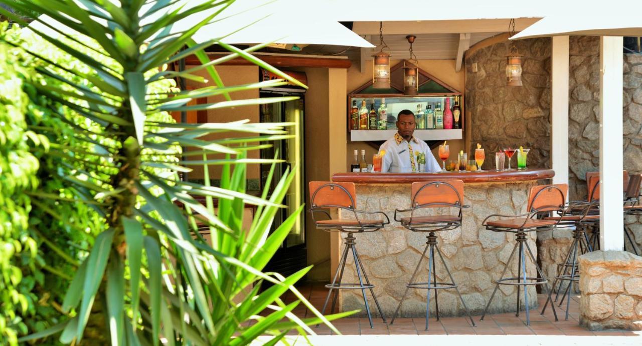 Cresta Oasis Hotel Harare Exterior foto