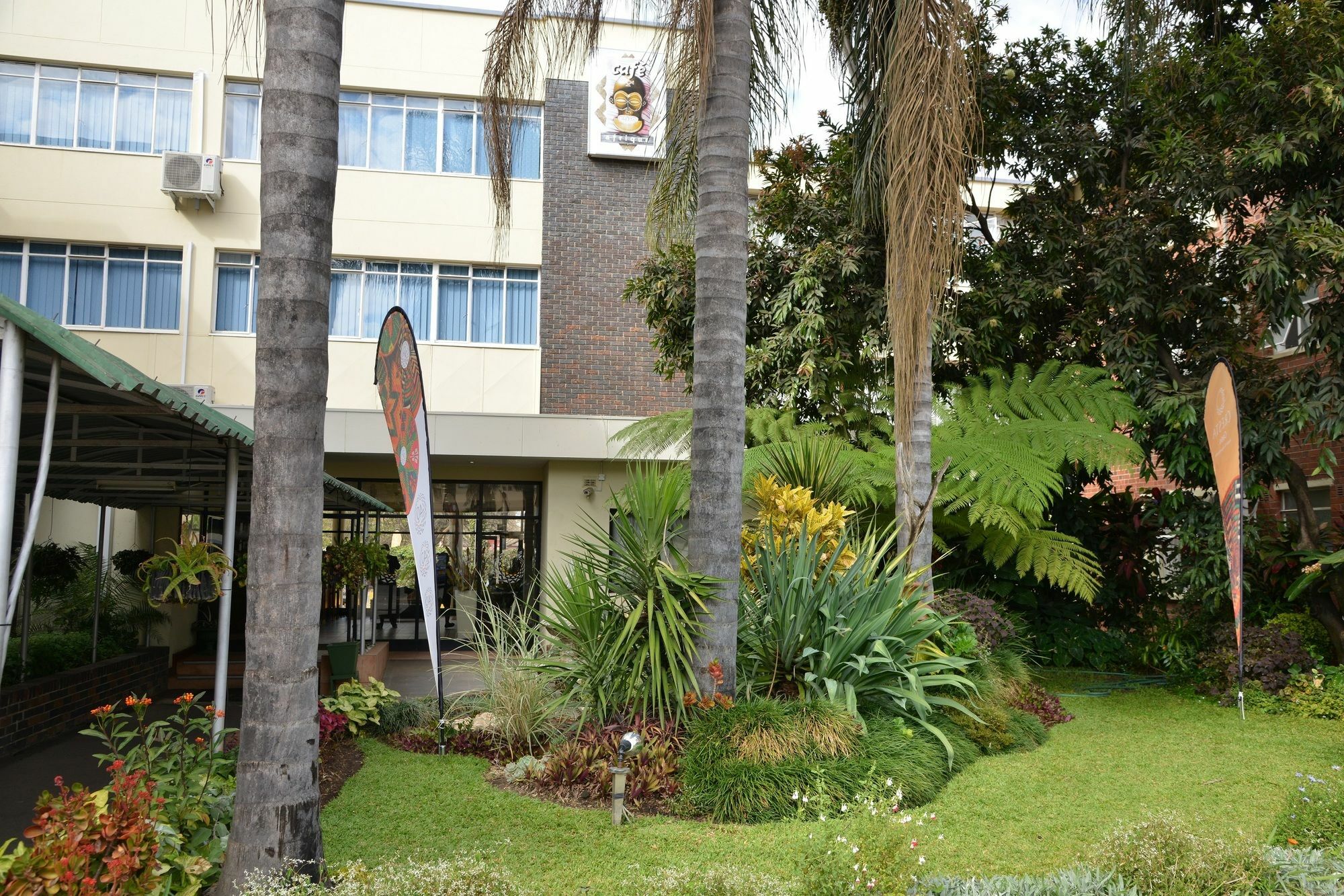 Cresta Oasis Hotel Harare Exterior foto